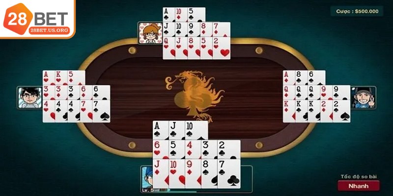 Theo dõi hành động xuống bài của đối thủ để quyết định đúng